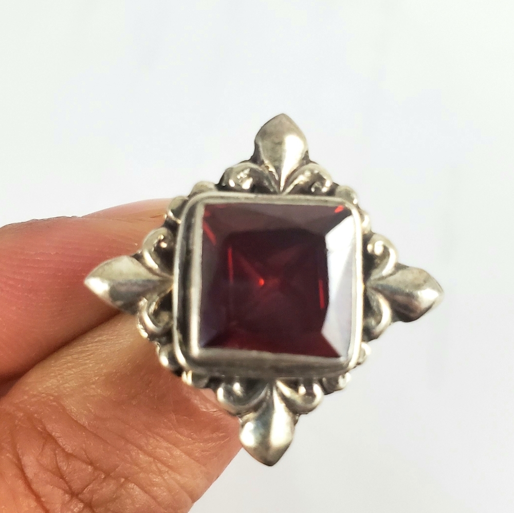 Garnet & 925 silver ring size 7.5
